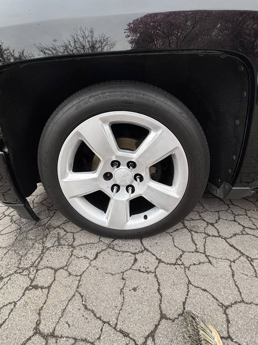Wheel and rim detailing with a clean chrome finish
